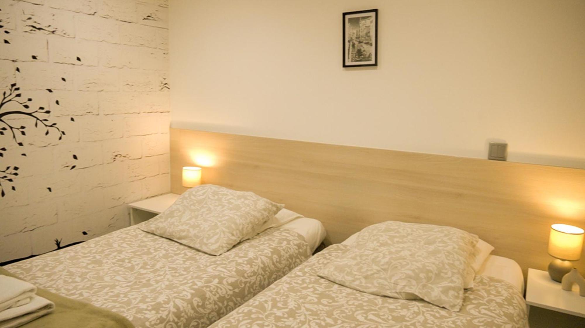 Appartement 1-4 Pers - Aeroport Cdg, Parc Expo, Villepinte - A L'Ombre Du Pin "9" Le Pin  Esterno foto